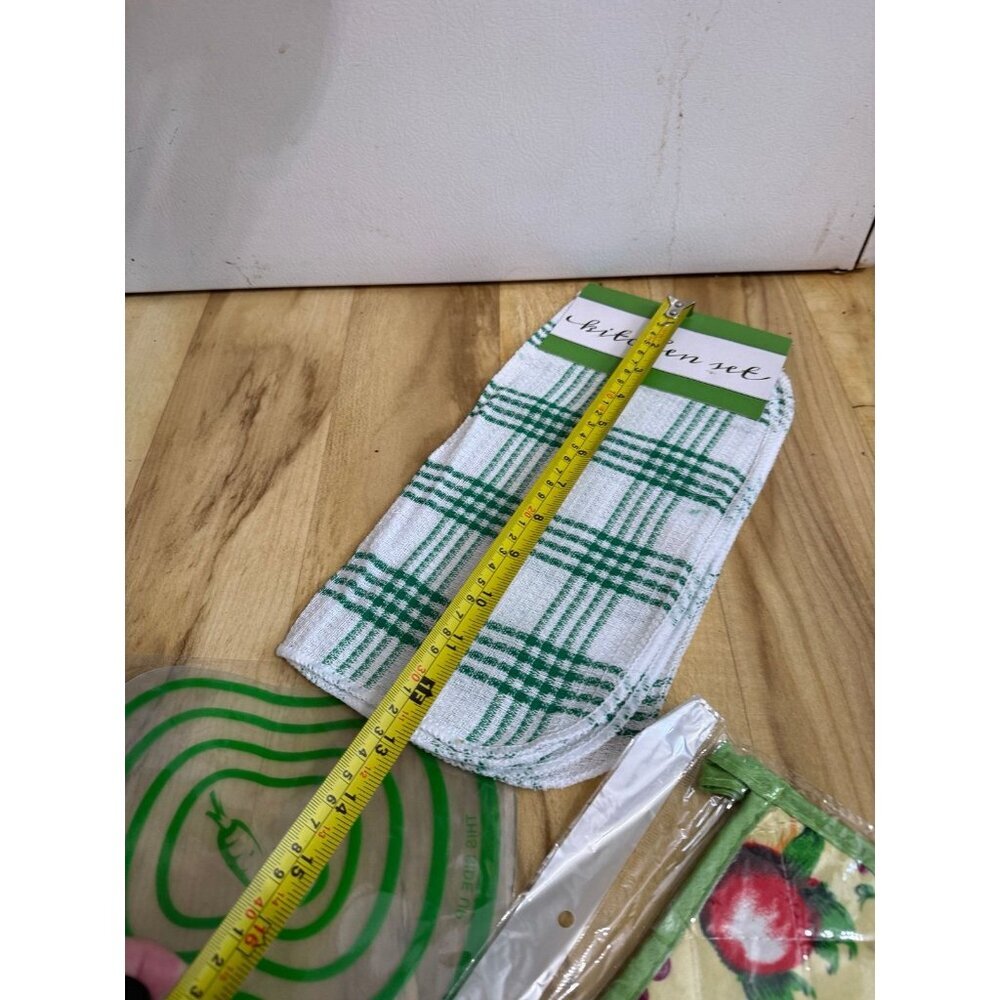Kitchen Essentials Bundle – Dish Towels, Pot Holder & Sink Liner (New) - Picture 2 of 10